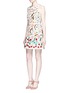模特示范图 - 点击放大 - ALICE + OLIVIA - 花卉刺绣和拼贴装饰纯棉连衣裙