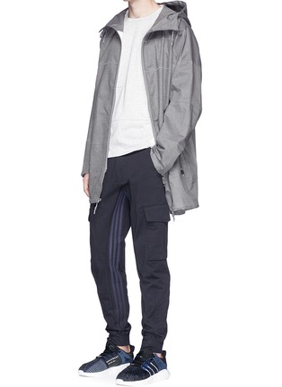 模特儿示范图 - 点击放大 - ADIDAS X WINGS+HORNS - 粘合内衬棉混亚麻派克外套