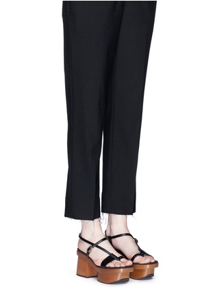 模特示范图 - 点击放大 - STELLA MCCARTNEY - 粗细搭带粗跟凉鞋