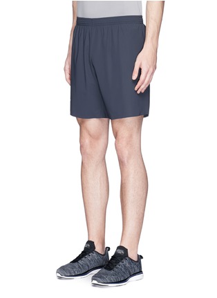 正面 -点击放大 - FALKE SPORTS - 反光品牌标志跑步短裤