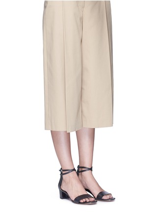 模特示范图 - 点击放大 - VINCE - Rianne系带粗跟凉鞋