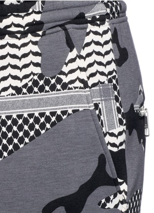 细节 - 点击放大 - NEIL BARRETT - 迷彩几何叶纹及膝短裤