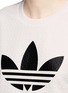 细节 - 点击放大 - ADIDAS - 品牌胶印短款上衣