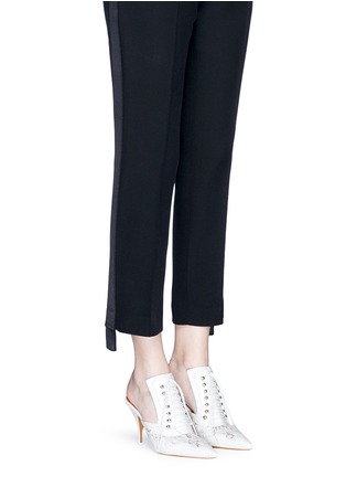 模特示范图 - 点击放大 - GIVENCHY - 蕾丝拼接牛皮穆勒鞋