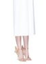 模特示范图 - 点击放大 - SOPHIA WEBSTER - CHIARA蝴蝶花纹刺绣金属色高跟凉鞋