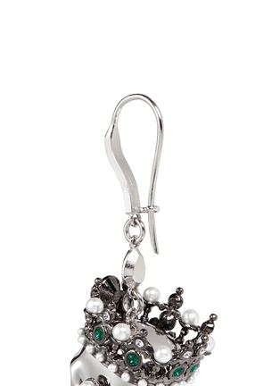 细节 - 点击放大 - ALEXANDER MCQUEEN - 皇后骷髅头垂坠耳环