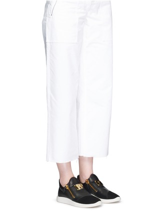 模特儿示范图 - 点击放大 - 73426 - SINGLE绒面拼接真皮运动鞋