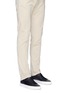 模特儿示范图 - 点击放大 - COMMON PROJECTS - 荔枝纹真皮低筒运动鞋