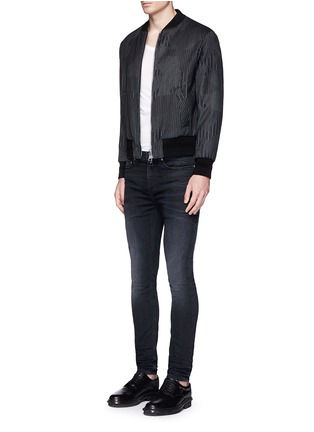 模特示范图 - 点击放大 - NEIL BARRETT - 褶皱装饰弹力修身牛仔裤