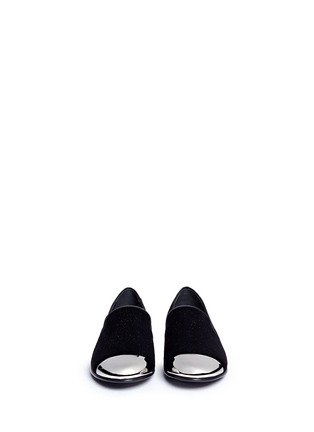 模特示范图 - 点击放大 - 73426 - 金属鞋头绒面平底便鞋