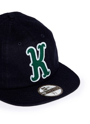 细节 - 点击放大 - MAISON KITSUNÉ - x New Era 59Fifty 字母刺绣拼色棒球帽