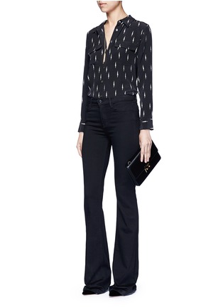 模特儿示范图 - 点击放大 - EQUIPMENT - Slim Signature闪电印花真丝衬衫