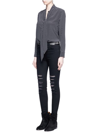 模特儿示范图 - 点击放大 - EQUIPMENT - x Kate Moss SLIM SIGNATURE扭结装饰星形印花真丝衬衫
