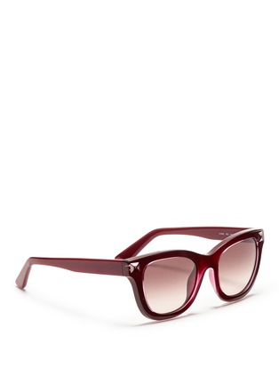 模特儿示范图 - 点击放大 - VALENTINO GARAVANI - Valentino Garavani WAYFARER款铆钉太阳眼镜