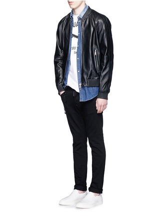 模特示范图 - 点击放大 - DSQUARED2 - Cool Guy低腰链条装饰牛仔裤