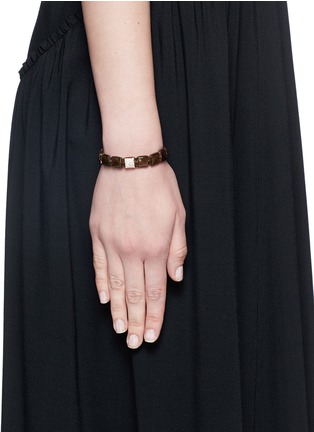 模特儿示范图 - 点击放大 - SHAMBALLA JEWELS - 'Lock' diamond pavé 18k rose gold bracelet