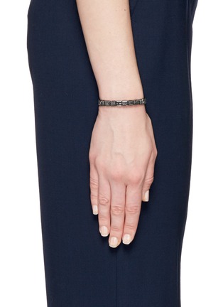 模特儿示范图 - 点击放大 - SHAMBALLA JEWELS - 'Lock' black diamond 18k gold bracelet