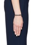模特儿示范图 - 点击放大 - SHAMBALLA JEWELS - 'Lock' black diamond 18k gold bracelet