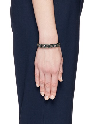 模特儿示范图 - 点击放大 - SHAMBALLA JEWELS - 'Pyramid' diamond 18k gold bracelet