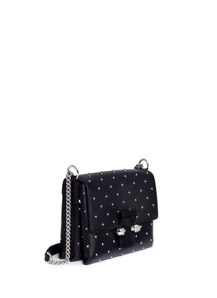 模特示范图 - 点击放大 - ALEXANDER MCQUEEN - 铆钉装饰牛皮单肩包