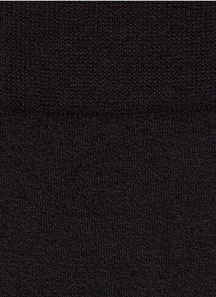 细节 - 点击放大 - FALKE - COOL 24/7纯色散热混棉袜