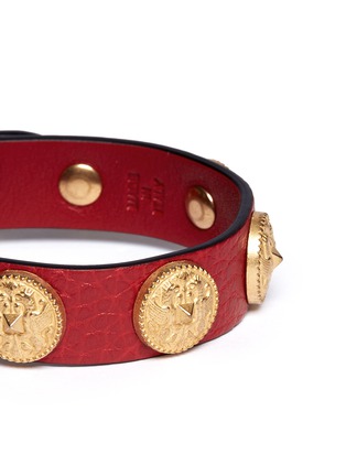 细节 - 点击放大 - VALENTINO GARAVANI - 雕刻金币真皮手带