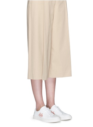 模特儿示范图 - 点击放大 - ANYA HINDMARCH - 外星主题真皮系带网球鞋