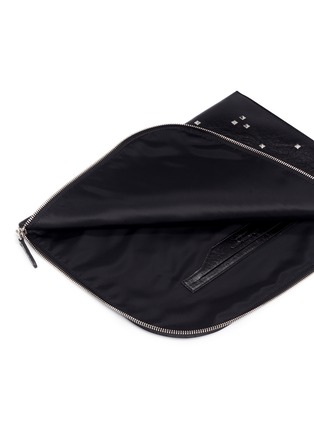 细节 - 点击放大 - ALEXANDER MCQUEEN - 铆钉骷髅图案牛皮手拿包