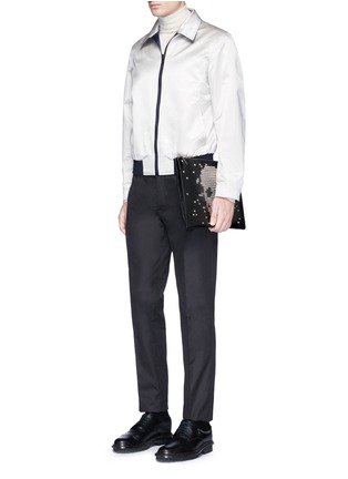 模特示范图 - 点击放大 - ALEXANDER MCQUEEN - 铆钉骷髅图案牛皮手拿包