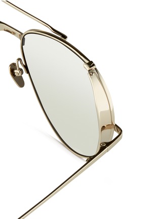 细节 - 点击放大 - LINDA FARROW - 弧形金属片装饰飞行员太阳眼镜