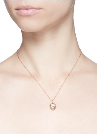 细节 - 点击放大 - LOQUET LONDON - 18K白金镶钻星座缀饰－天秤座