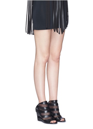 模特示范图 - 点击放大 - BALENCIAGA - 网眼拼接条纹真皮坡跟凉鞋