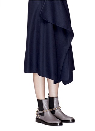模特示范图 - 点击放大 - BALENCIAGA - 铆钉搭带缀饰切尔西短靴
