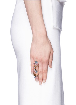 模特示范图 - 点击放大 - ERICKSON BEAMON - 花卉造型仿水晶双圈戒指