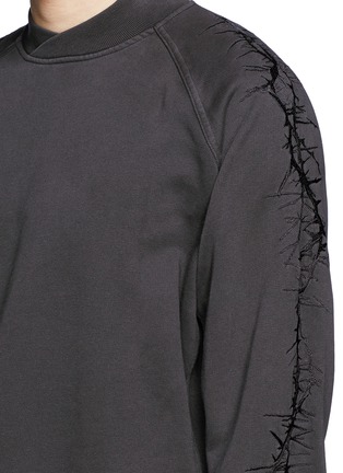 细节 - 点击放大 - HAIDER ACKERMANN - 重叠领口荆棘刺绣纯棉卫衣