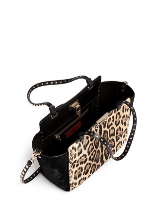 细节 - 点击放大 - VALENTINO GARAVANI - ROCKSTUD小号豹纹小牛毛手提包