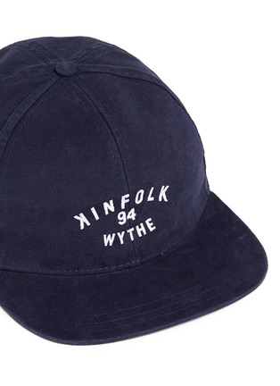 细节 - 点击放大 - KINFOLK - 品牌标志刺绣纯棉棒球帽