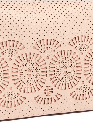 细节 - 点击放大 - TORY BURCH - ZOEY花卉圆孔镂空皮革托特包