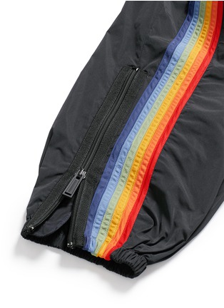 细节 - 点击放大 - DSQUARED2 - 彩虹条纹拼贴运动裤