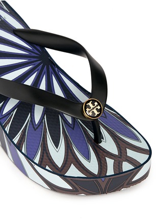 细节 - 点击放大 - TORY BURCH - THANDIE花卉图案坡跟凉拖