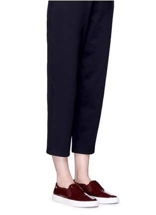 模特示范图 - 点击放大 - TORY BURCH - Lennon漆皮厚底便鞋