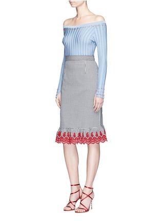 模特儿示范图 - 点击放大 - ALTUZARRA - Benson刺绣荷叶边格纹铅笔裙