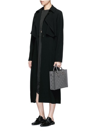 模特示范图 - 点击放大 - SOPHIE HULME - ALBION心形装饰真皮箱型托特包