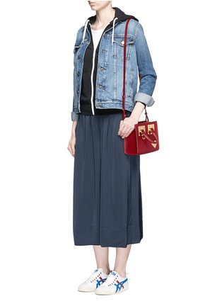 模特儿示范图 - 点击放大 - SOPHIE HULME - ALBION真皮箱型托特包