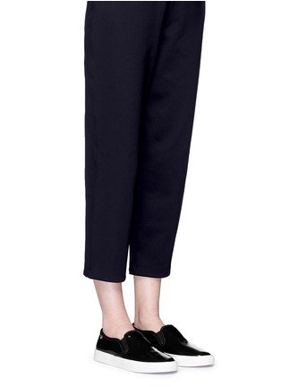 模特示范图 - 点击放大 - TORY BURCH - Lennon漆皮厚底便鞋