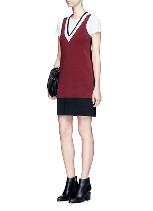 模特儿示范图 - 点击放大 - RAG & BONE - AINSLEY拼色V领无袖连衣裙