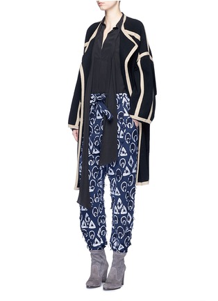 模特示范图 - 点击放大 - CHLOÉ - 领带装饰真丝上衣