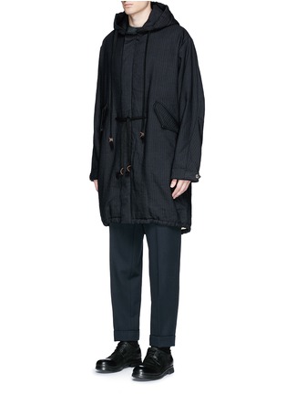 模特儿示范图 - 点击放大 - UMA WANG - PAUL长款竖纹连帽大衣