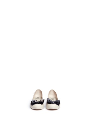 模特儿示范图 - 点击放大 - MELISSA - X Disney ULTRAGIRL MINNIE III儿童款蝴蝶结造结饰果冻平底鞋