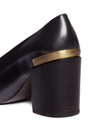 细节 - 点击放大 - STUART WEITZMAN - chokeup尖头粗跟真皮高跟鞋